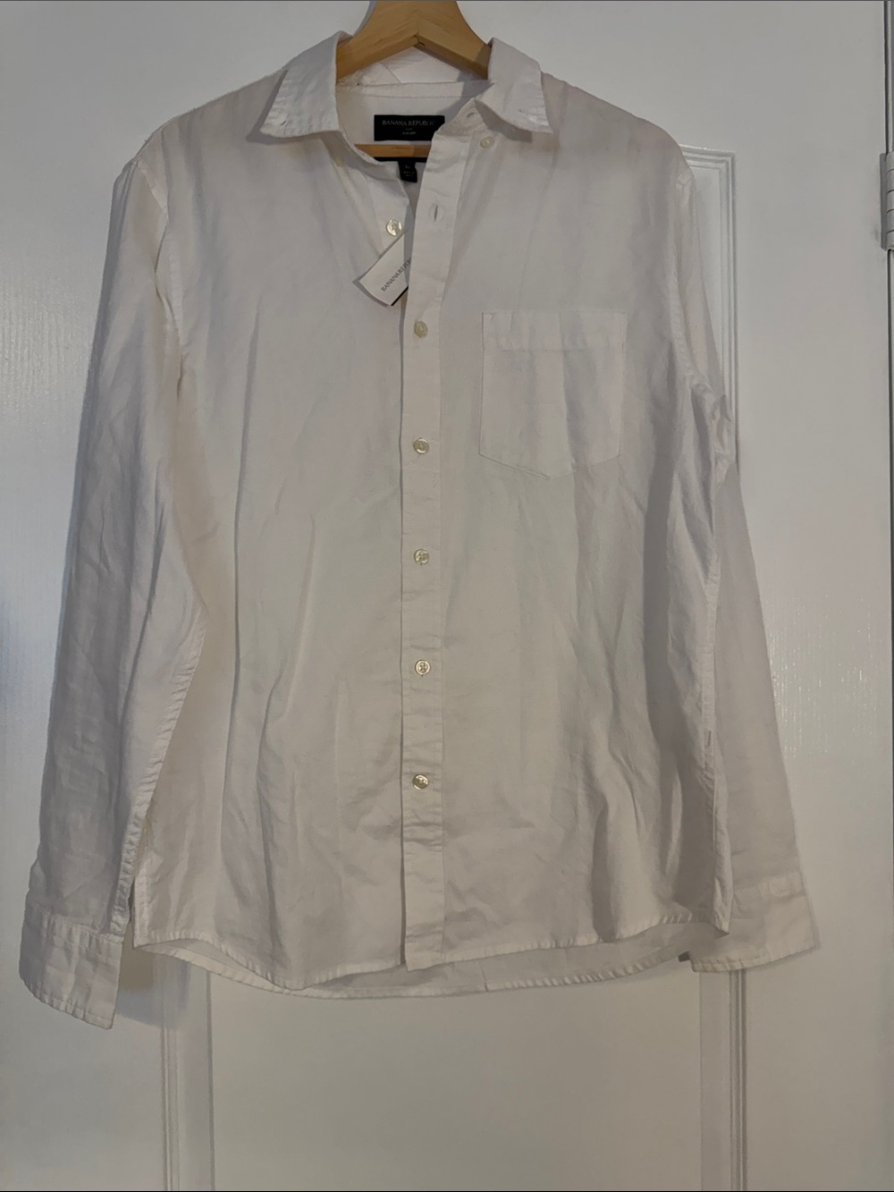 Banana Republic Men's White Cotton Button-Down Shirt , size M
